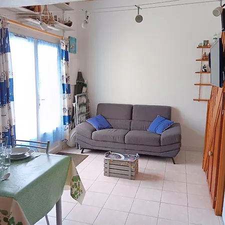 Holiday home Maison Familiale Avec Piscine, Proche Et Commerces - Fr-1-476-214
