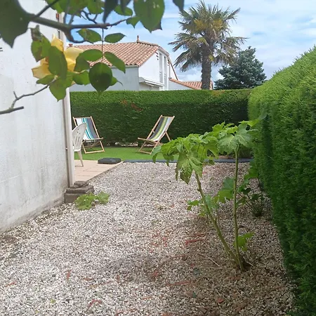 Maison Familiale Avec Piscine, Proche Et Commerces - Fr-1-476-214 La Faute-sur-Mer